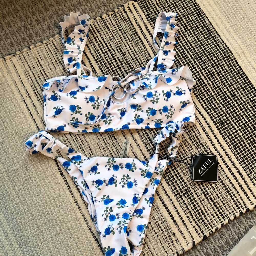 NWT Zaful flowered cheeky bikini